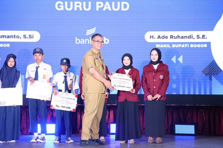 Pemkab Bogor Berikan Apresiasi Melalui Beasiswa untuk Siswa dan Guru PAUD