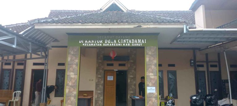 827 Warga Terima Bantuan Beras dan Minyak Goreng_11zon