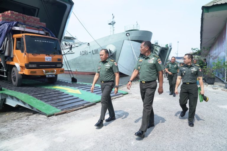 Kapal ADRI XCII-BM Berlayar Angkut Bantuan Kemanusiaan