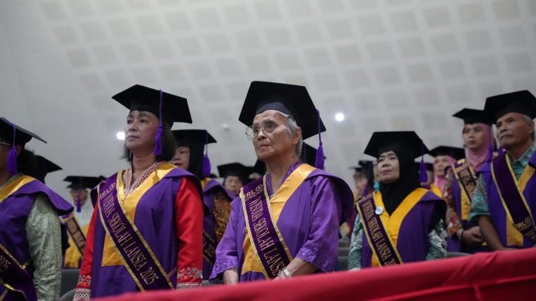 Pemkab Bogor Gelar Wisuda Sekolah Lansia 2