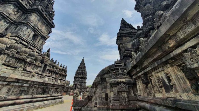 Design-and-Carvings-prambanan-temple