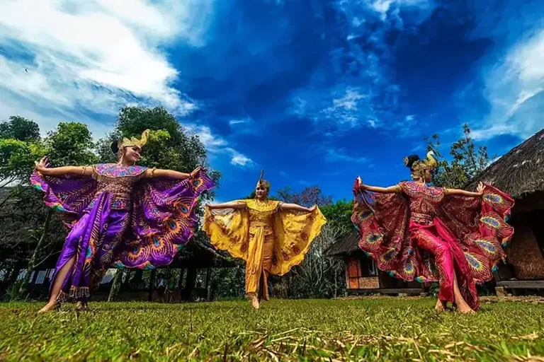 Kampung_Budaya_Sindang_Barang_8width-800format-webp-copy-658884675